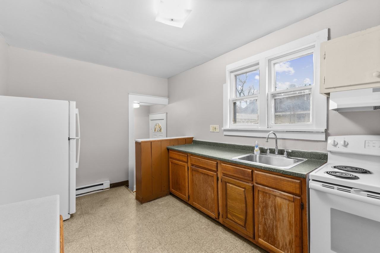 922 Dakin St #1 - Photo 6 of 23