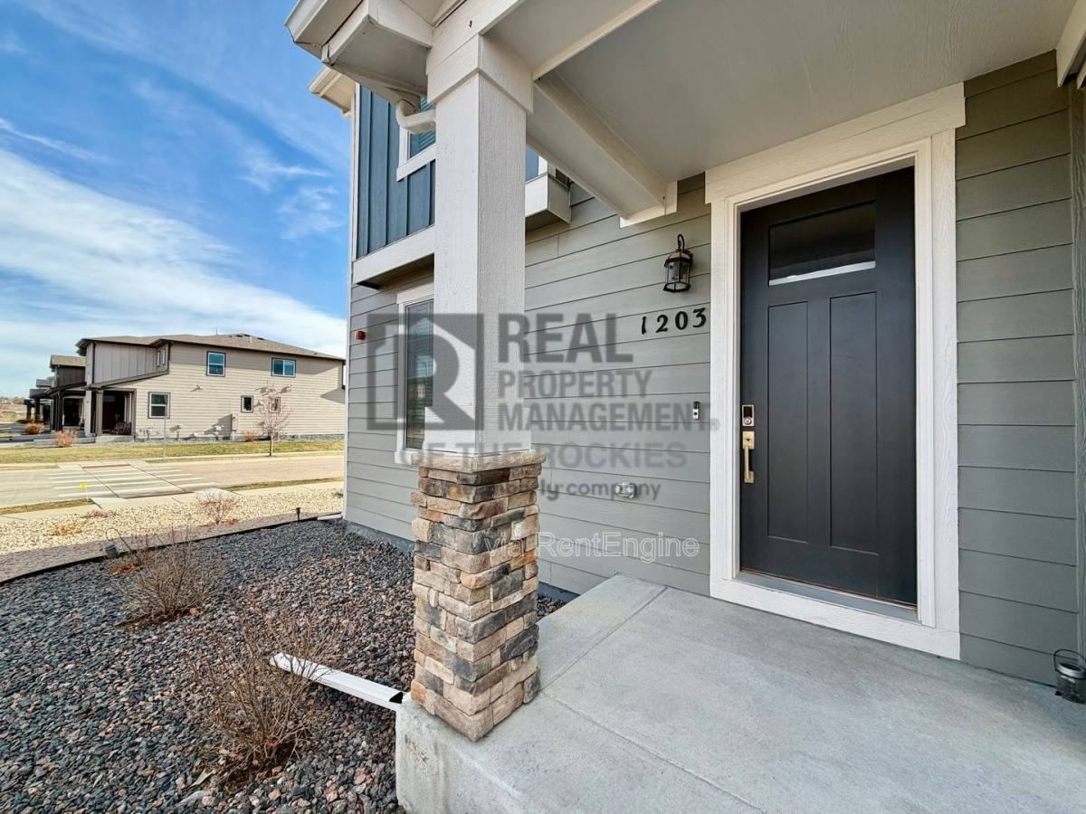 1203 Bon Homme Richard Dr - Photo 2 of 10