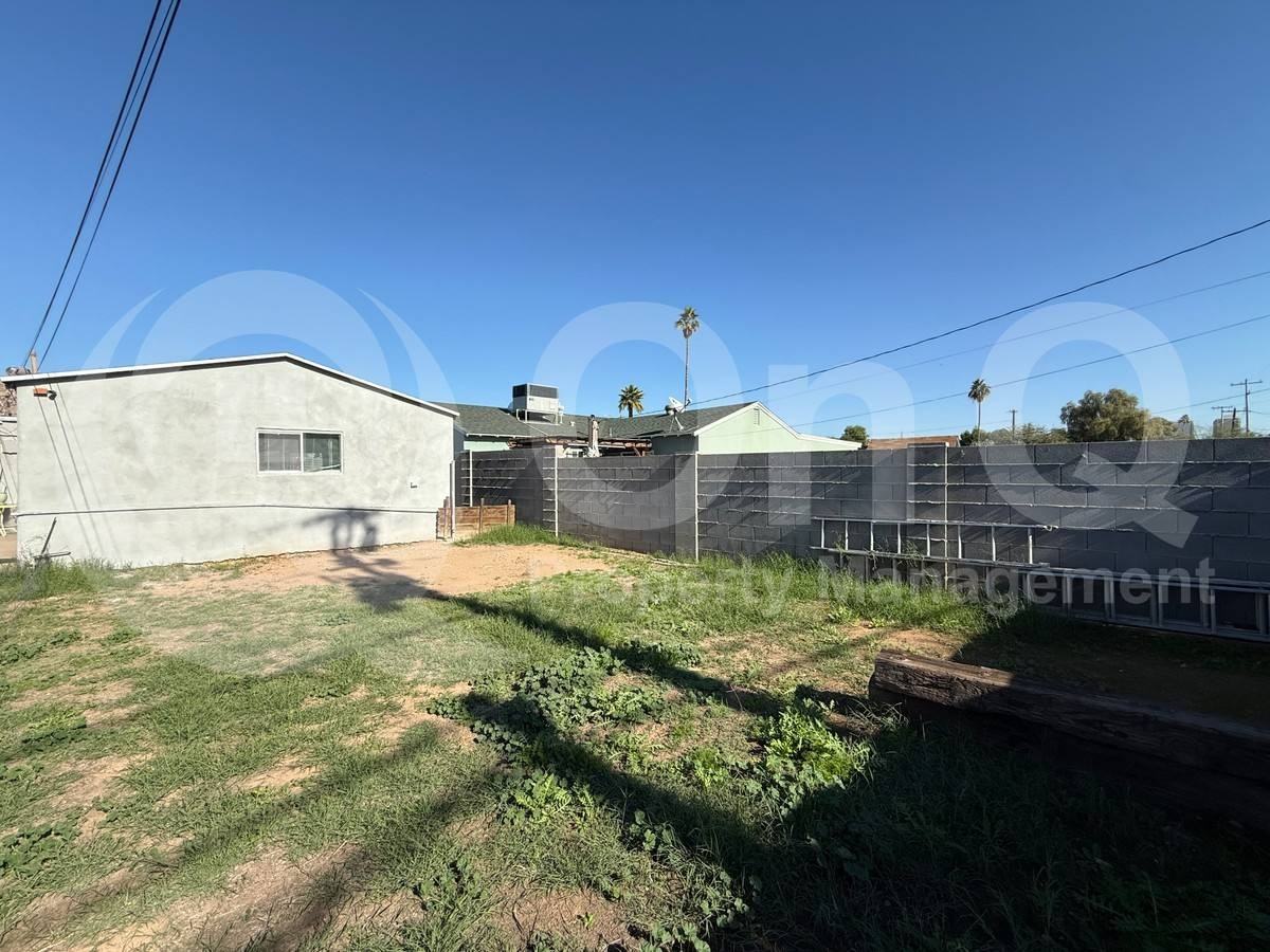 1209 W Indianola Ave #B - Photo 2 of 9