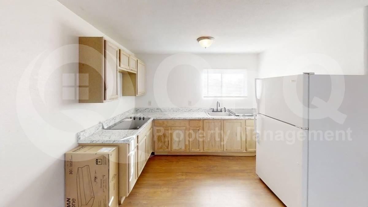 1209 W Indianola Ave #B - Photo 3 of 9