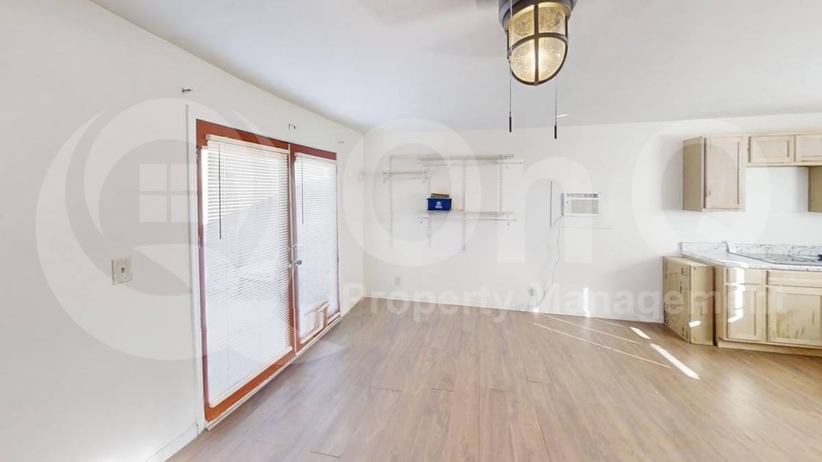 1209 W Indianola Ave #B - Photo 5 of 9