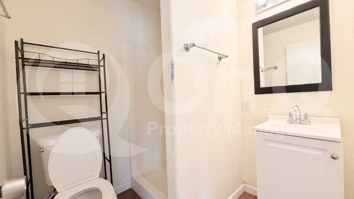 1209 W Indianola Ave #B - Photo 7 of 9