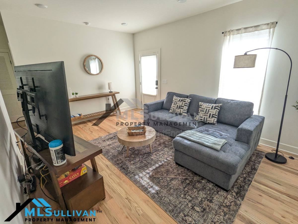 1039 W Murray Ave - Photo 3 of 10