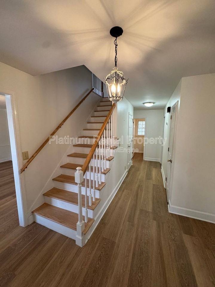 4007 Shady Cir Nw - Photo 3 of 10