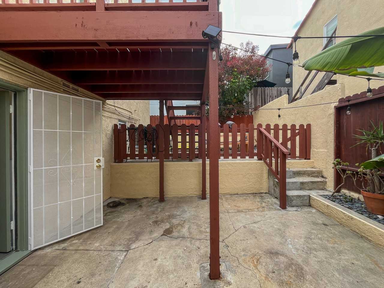 208 38th Pl - Photo 4 of 20