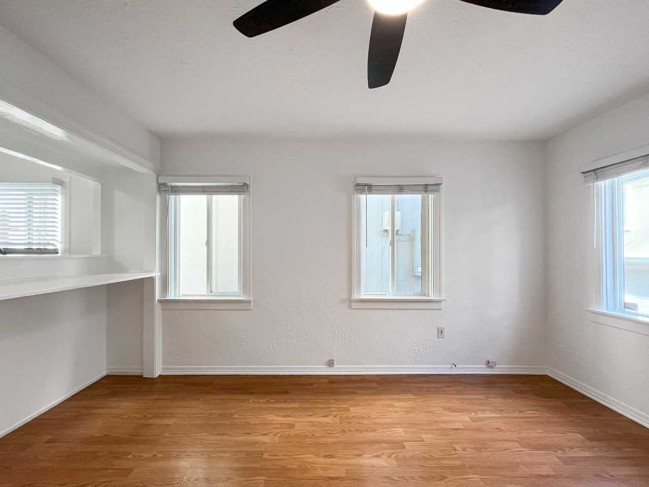 208 38th Pl - Photo 5 of 20