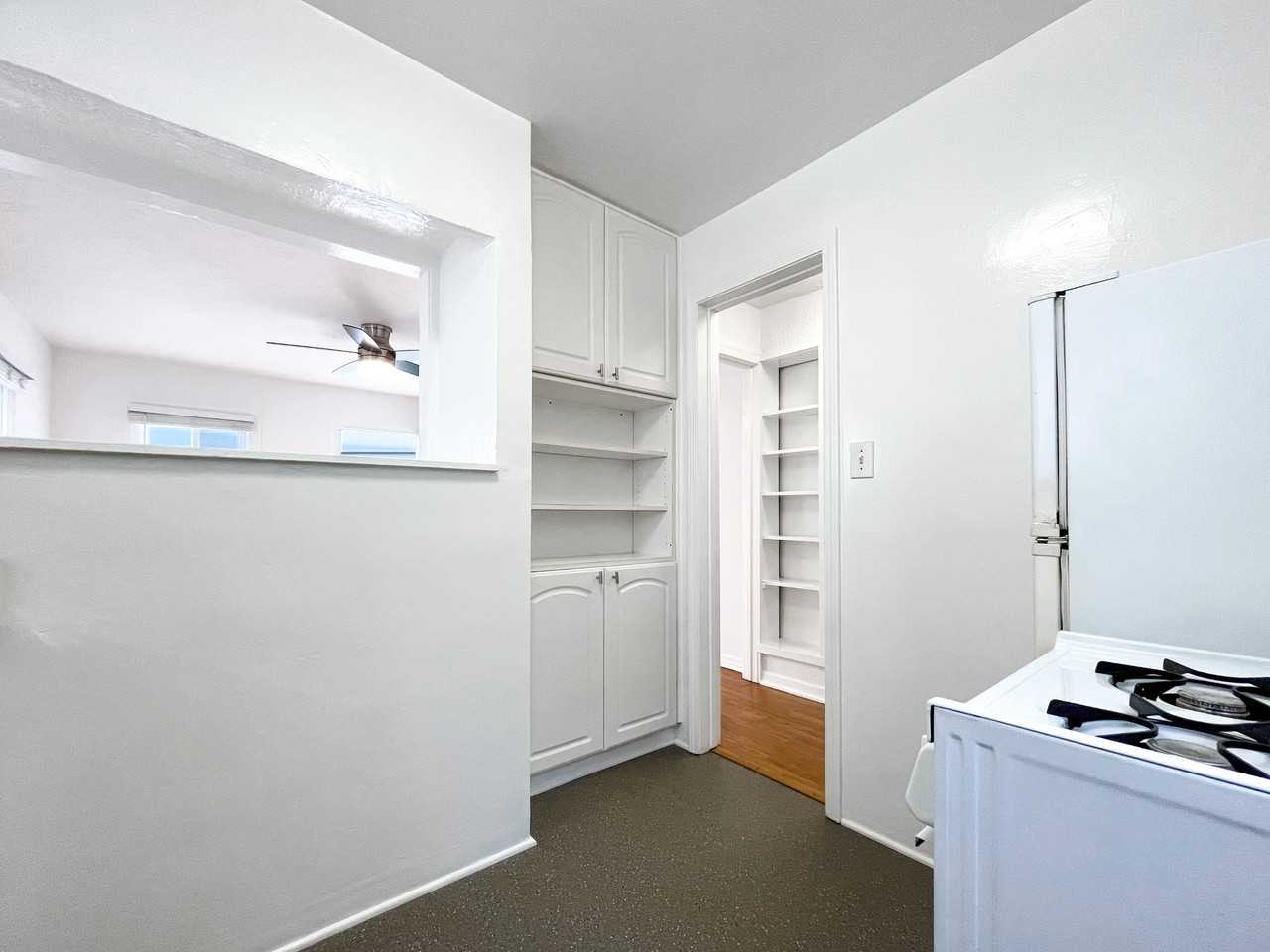 208 38th Pl - Photo 6 of 20