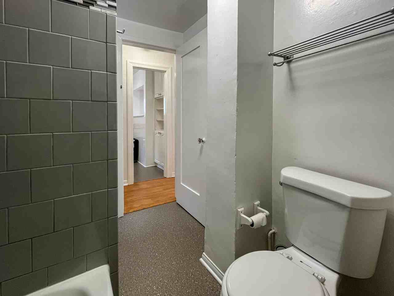 208 38th Pl - Photo 7 of 20