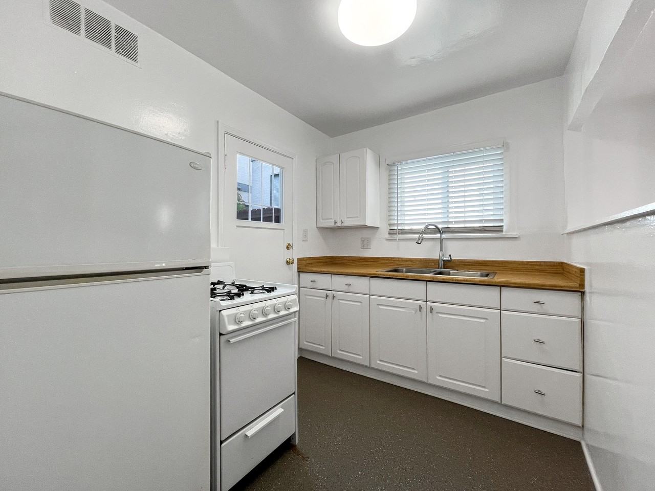 208 38th Pl - Photo 6 of 20