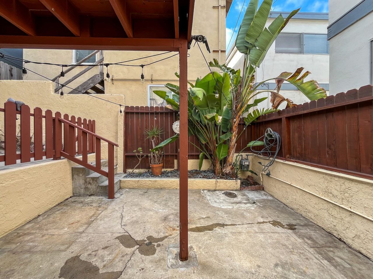 208 38th Pl - Photo 2 of 20