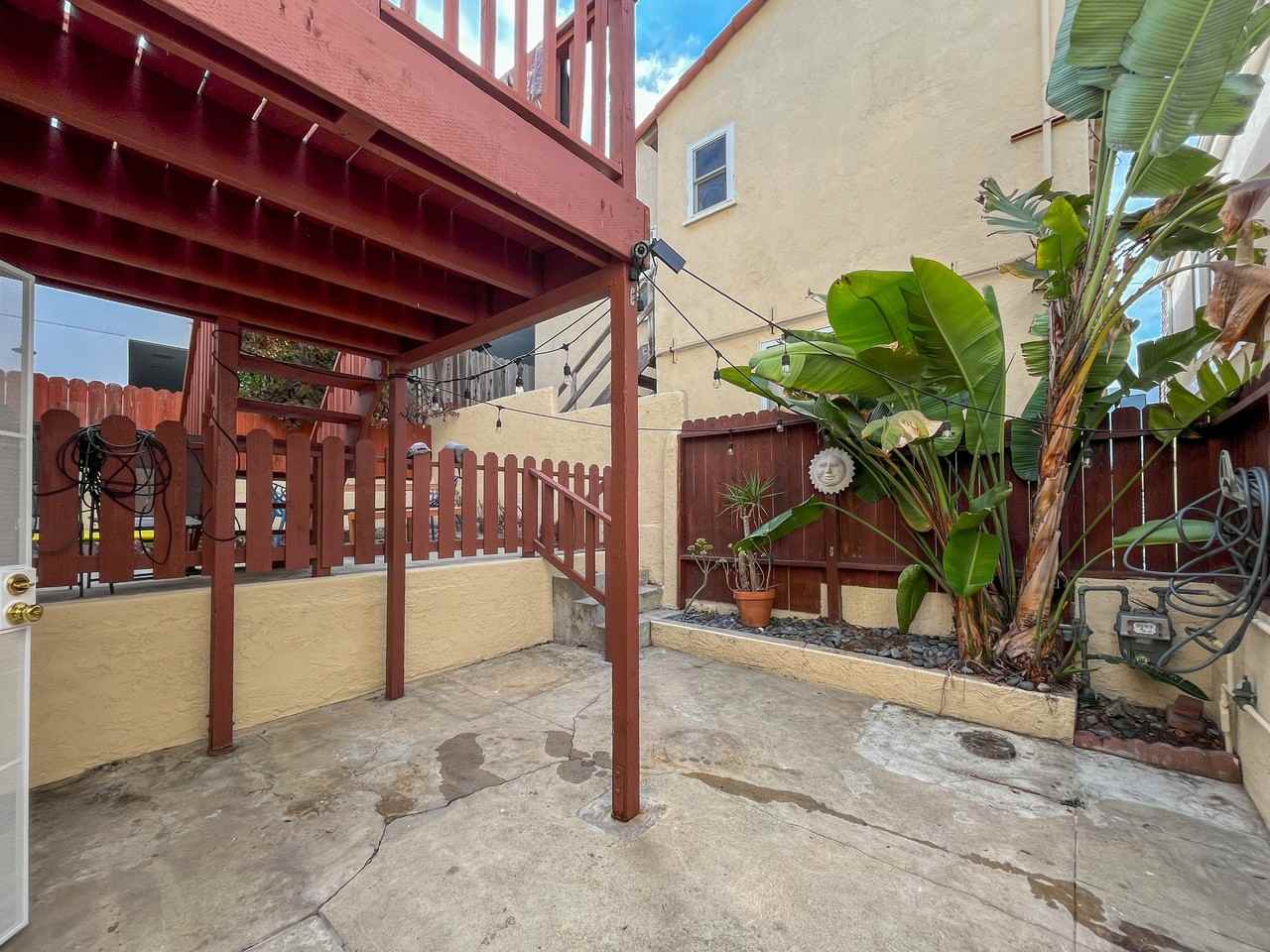 208 38th Pl - Photo 3 of 20