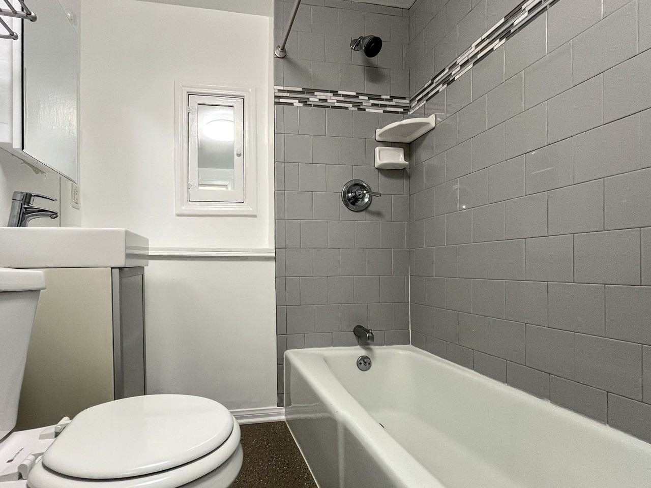 208 38th Pl - Photo 6 of 20