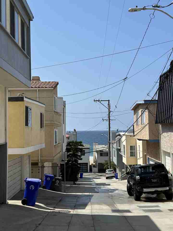 208 38th Pl - Photo 6 of 20