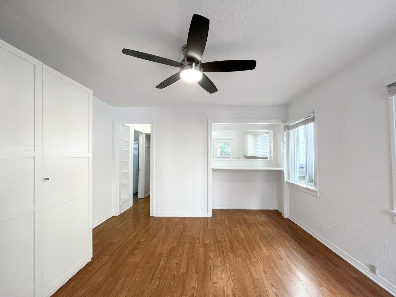 208 38th Pl - Photo 7 of 20