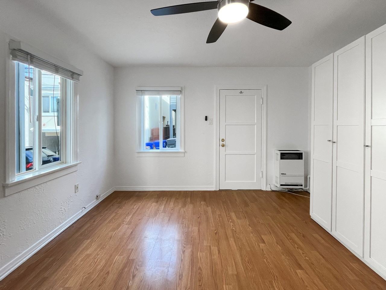 208 38th Pl - Photo 4 of 20