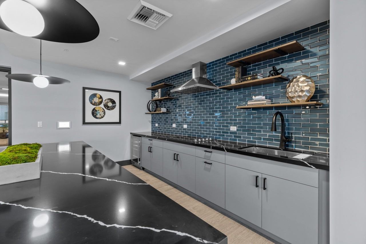 Gridline - Photo 4 of 49