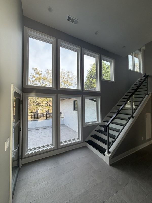 1813 Crestline Ct Ne - Photo 2 of 10