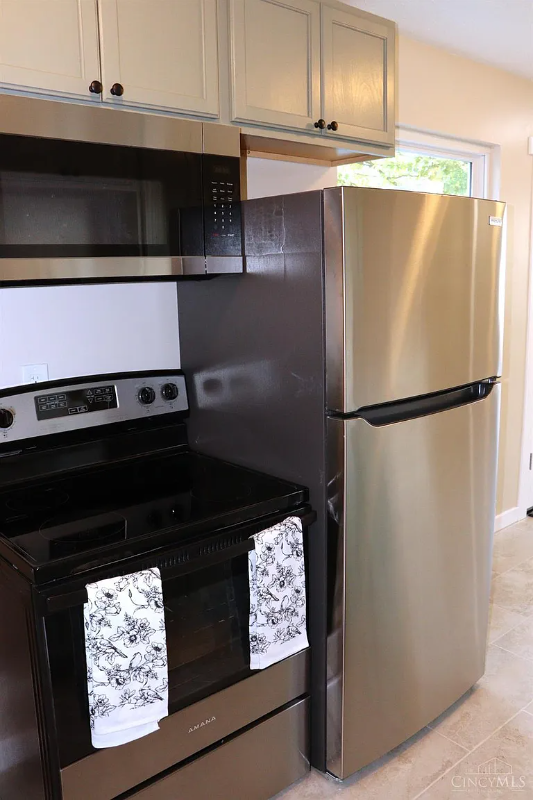 680 Williams Ave #A - Photo 3 of 8