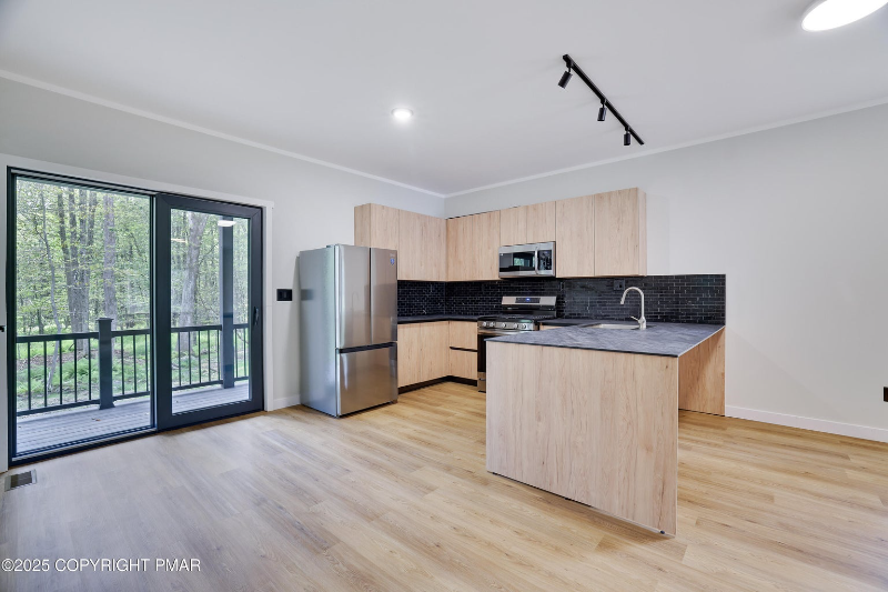 1540 Lake Ln - Photo 4 of 18