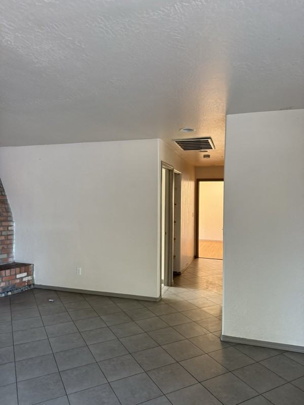 2923 W Rose Ln - Photo 4 of 20