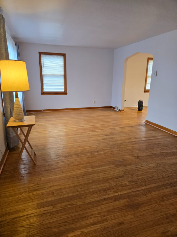 481 Onondaga St - Photo 3 of 20