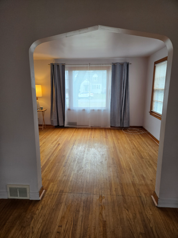 481 Onondaga St - Photo 4 of 20