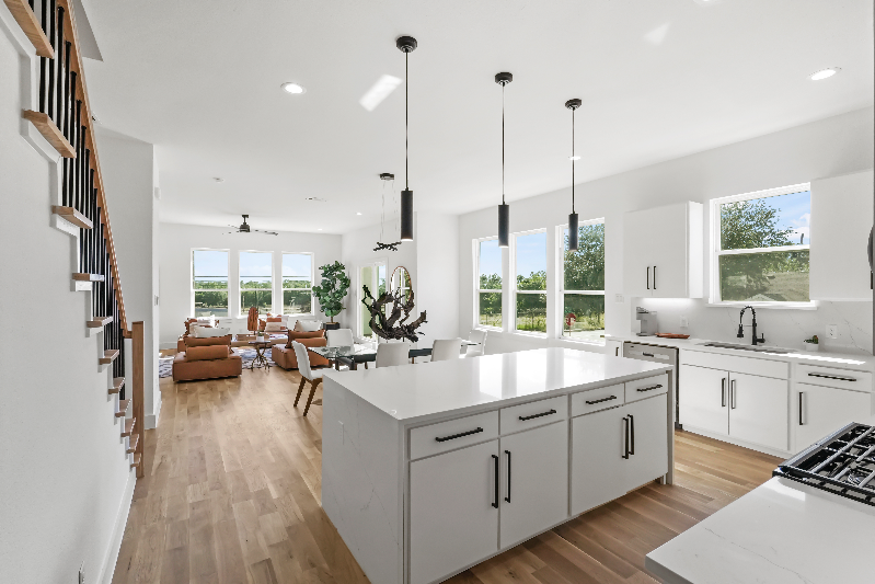 1404 Hamburg St - Photo 3 of 20