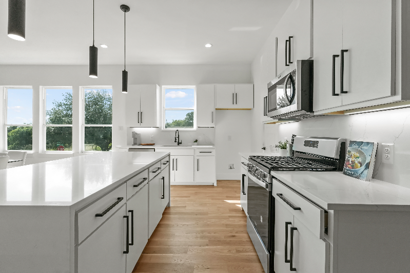 1404 Hamburg St - Photo 5 of 20