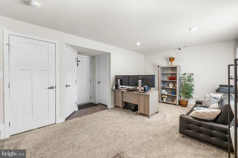 9020 Armstrong Ln - Photo 3 of 20