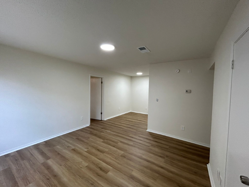 410 Oakwood Ave #12 - Photo 5 of 12