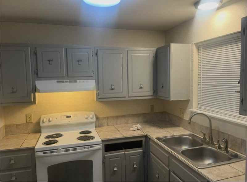 4254 Southpark Dr #C - Photo 3 of 7