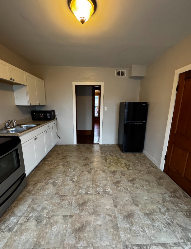 311 1/2 S Main St - Photo 7 of 18