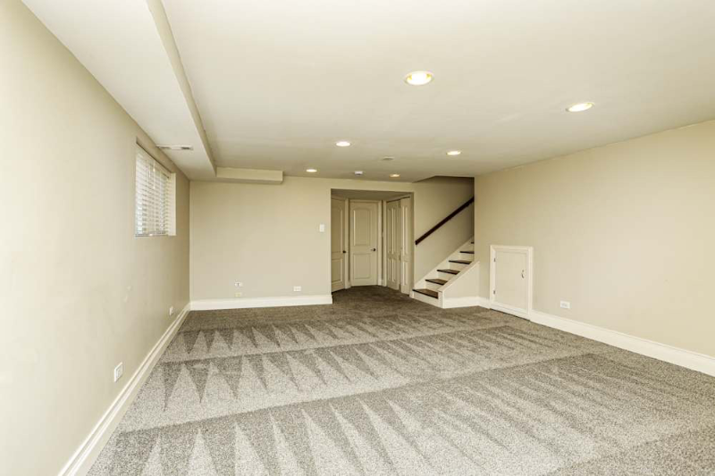 35 Pamela Dr - Photo 4 of 12