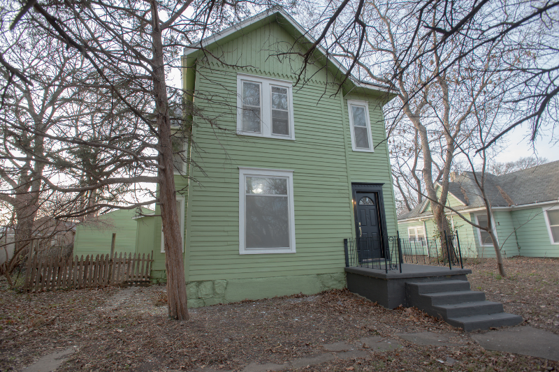 1185 Sw Macvicar Ave - Photo 2 of 20