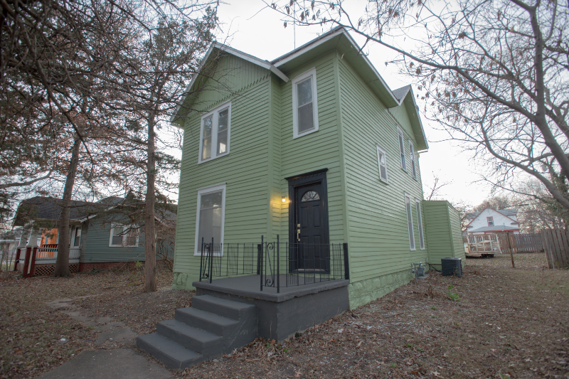 1185 Sw Macvicar Ave - Photo 3 of 20