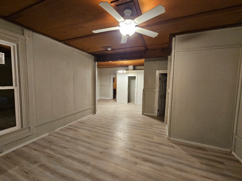 1621 Indiana Ave - Photo 4 of 11