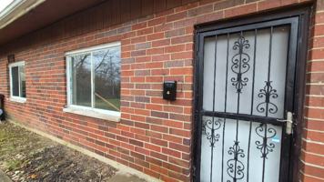 featured image of 1118 Crocus Dr Apt B #B