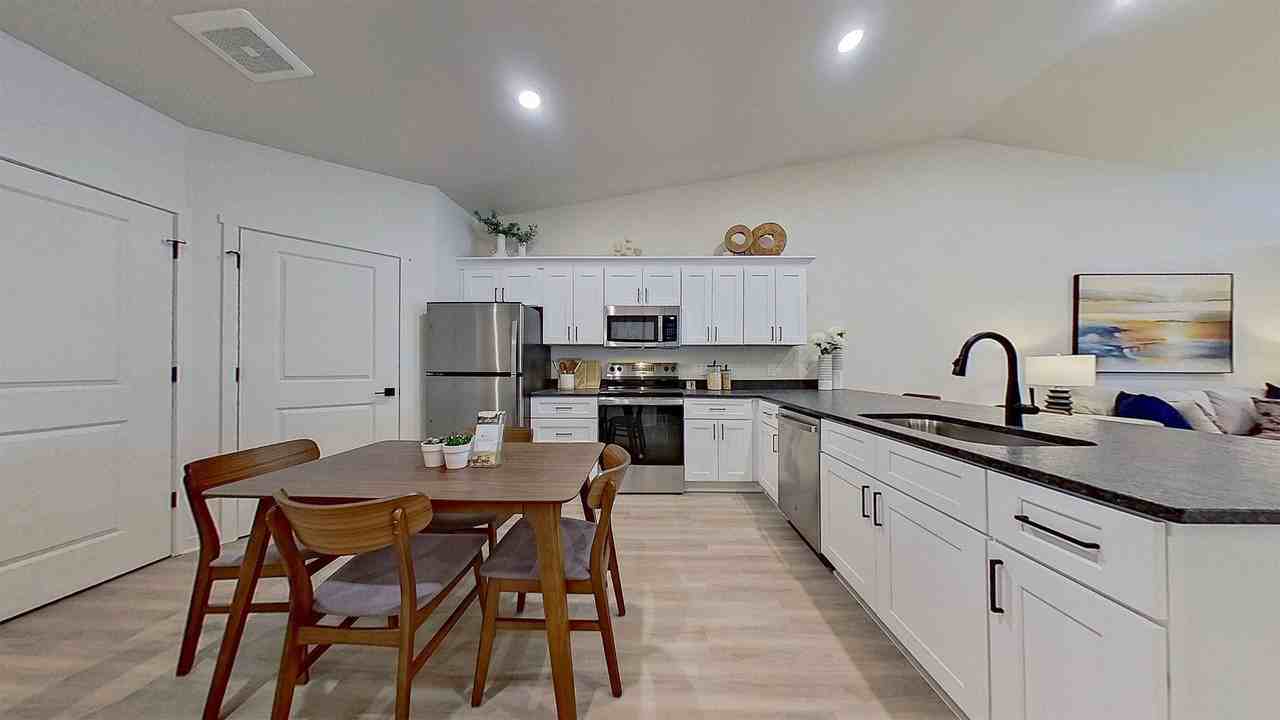 Arabella - Photo 2 of 12