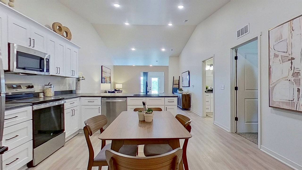 Arabella - Photo 3 of 12