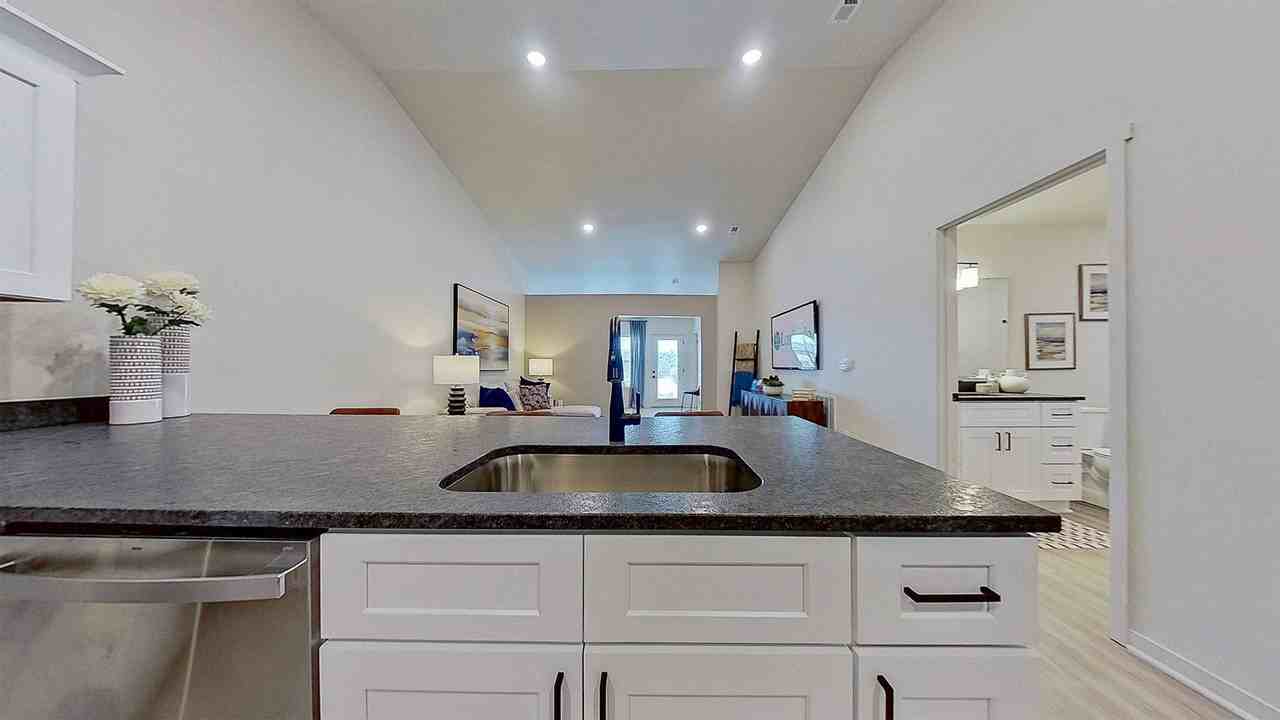 Arabella - Photo 4 of 12