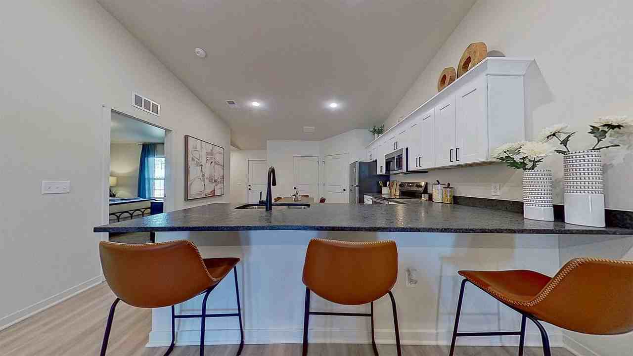 Arabella - Photo 5 of 12