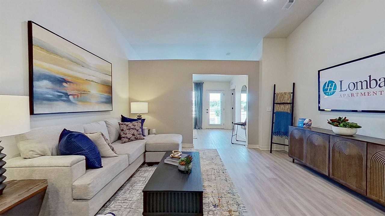 Arabella - Photo 7 of 12