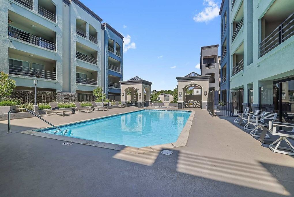 Wilshire Promenade - Photo 4 of 51