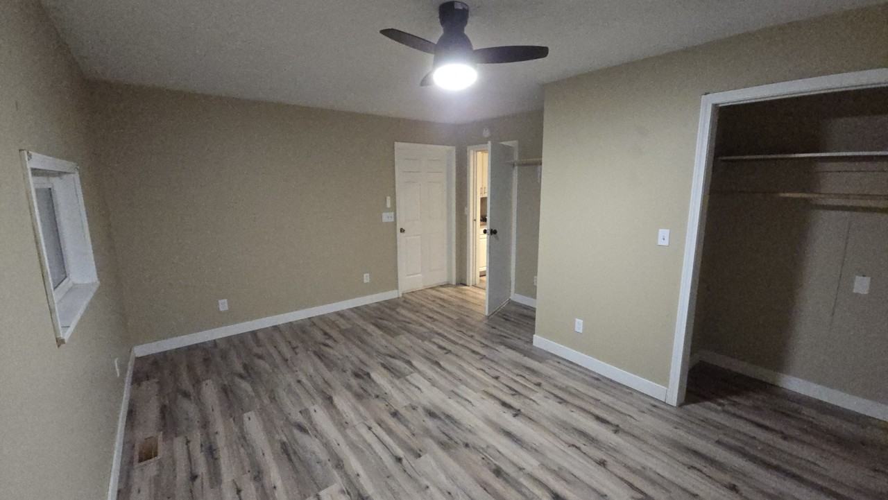 201 S Mcleansboro St #NA - Photo 2 of 10