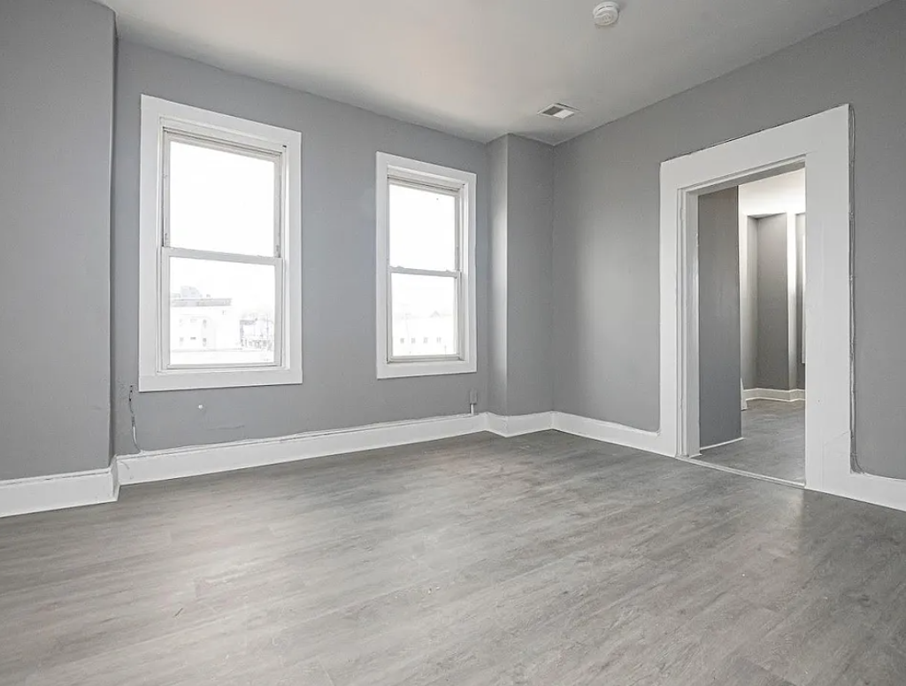 156 Hawthorne Ave #4 - Photo 5 of 9