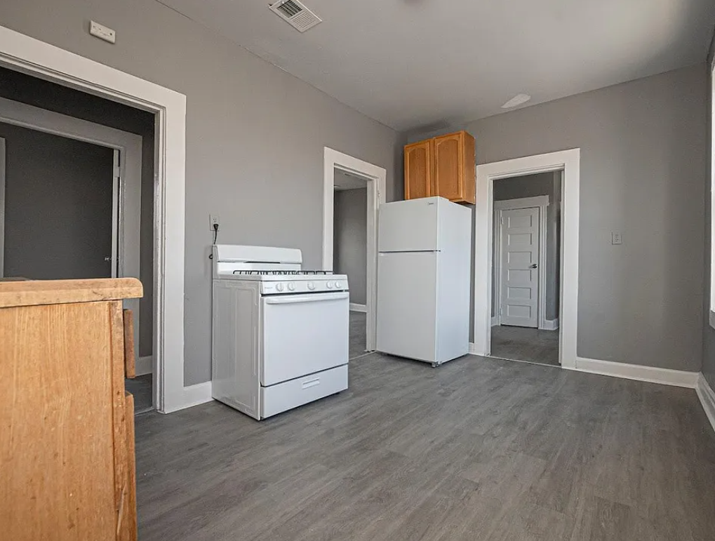 156 Hawthorne Ave #4 - Photo 6 of 9