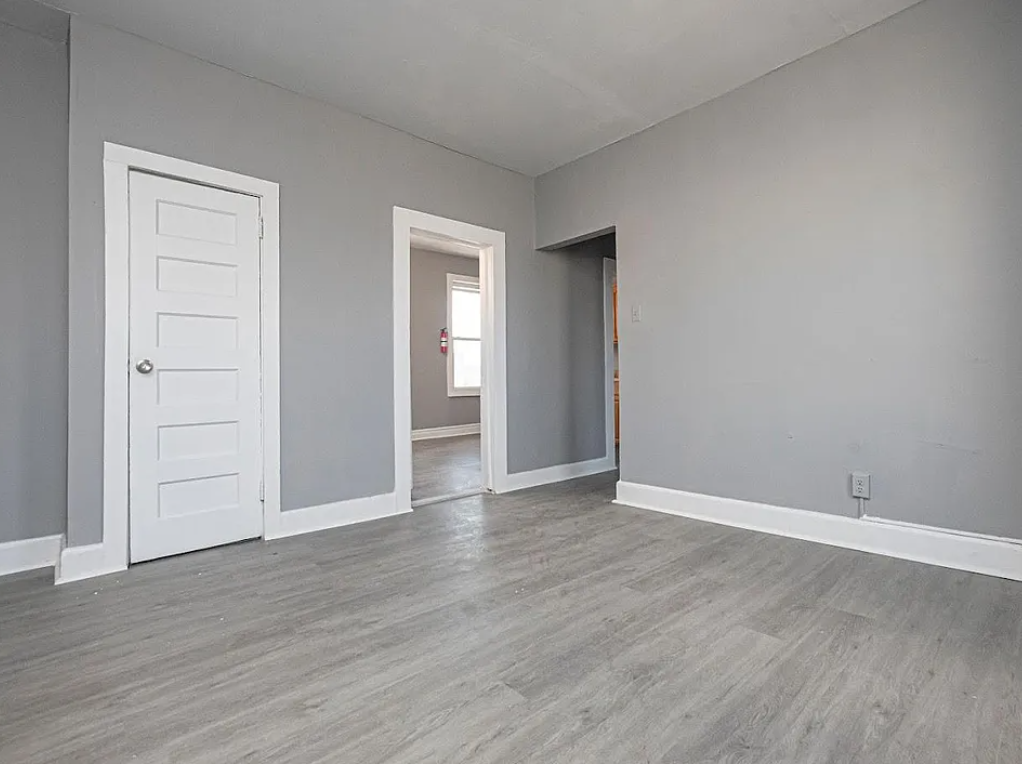 156 Hawthorne Ave #4 - Photo 7 of 9