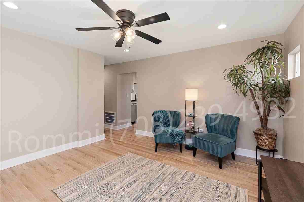 7528 Catalpa Ave #NA - Photo 4 of 19