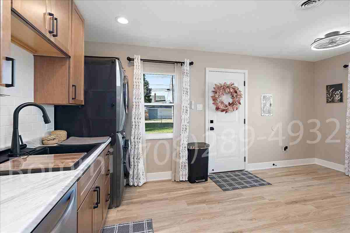 7528 Catalpa Ave #NA - Photo 5 of 19