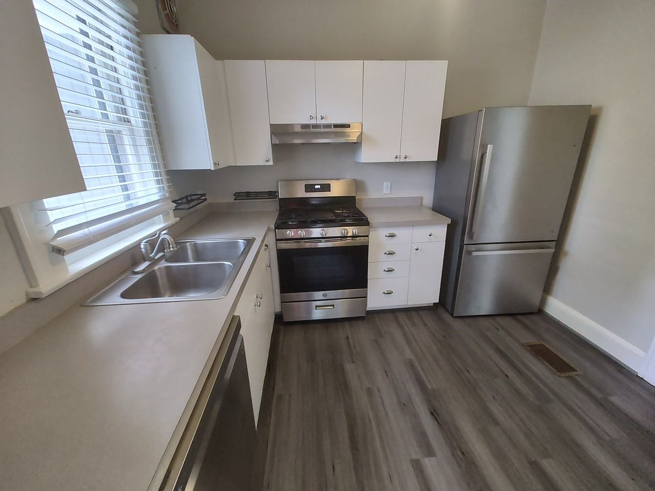 405 W 18th St #NA - Photo 3 of 18